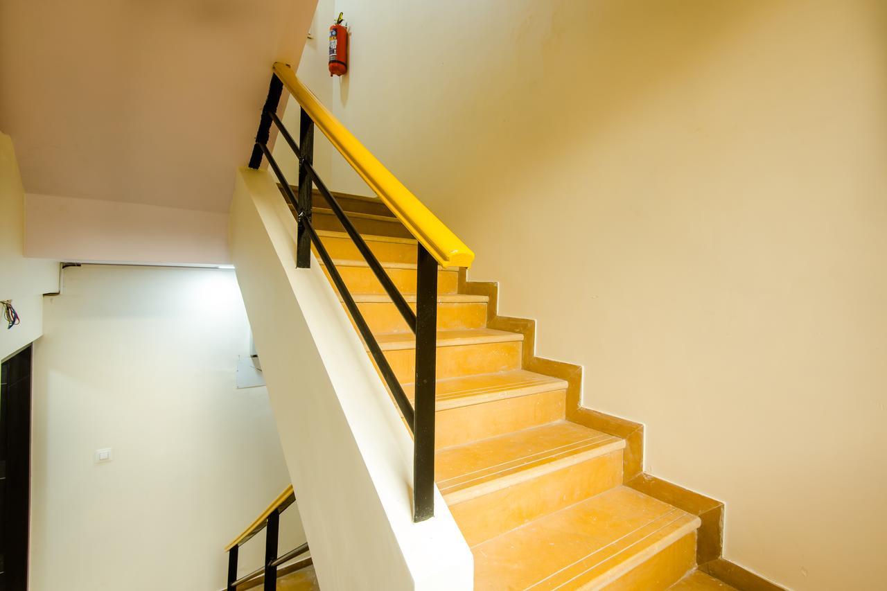Oyo 9326 Om Sai Residency Hotel Mumbai  Buitenkant foto